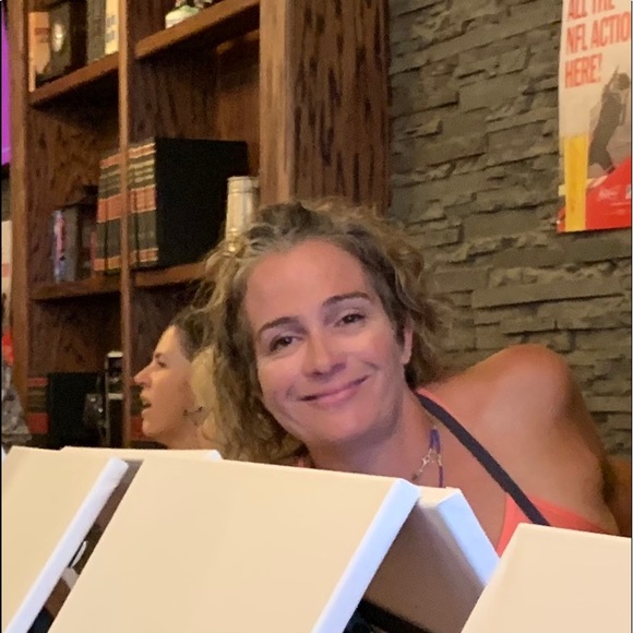 Meet your Posher, Suzi - Picture 1 of 1